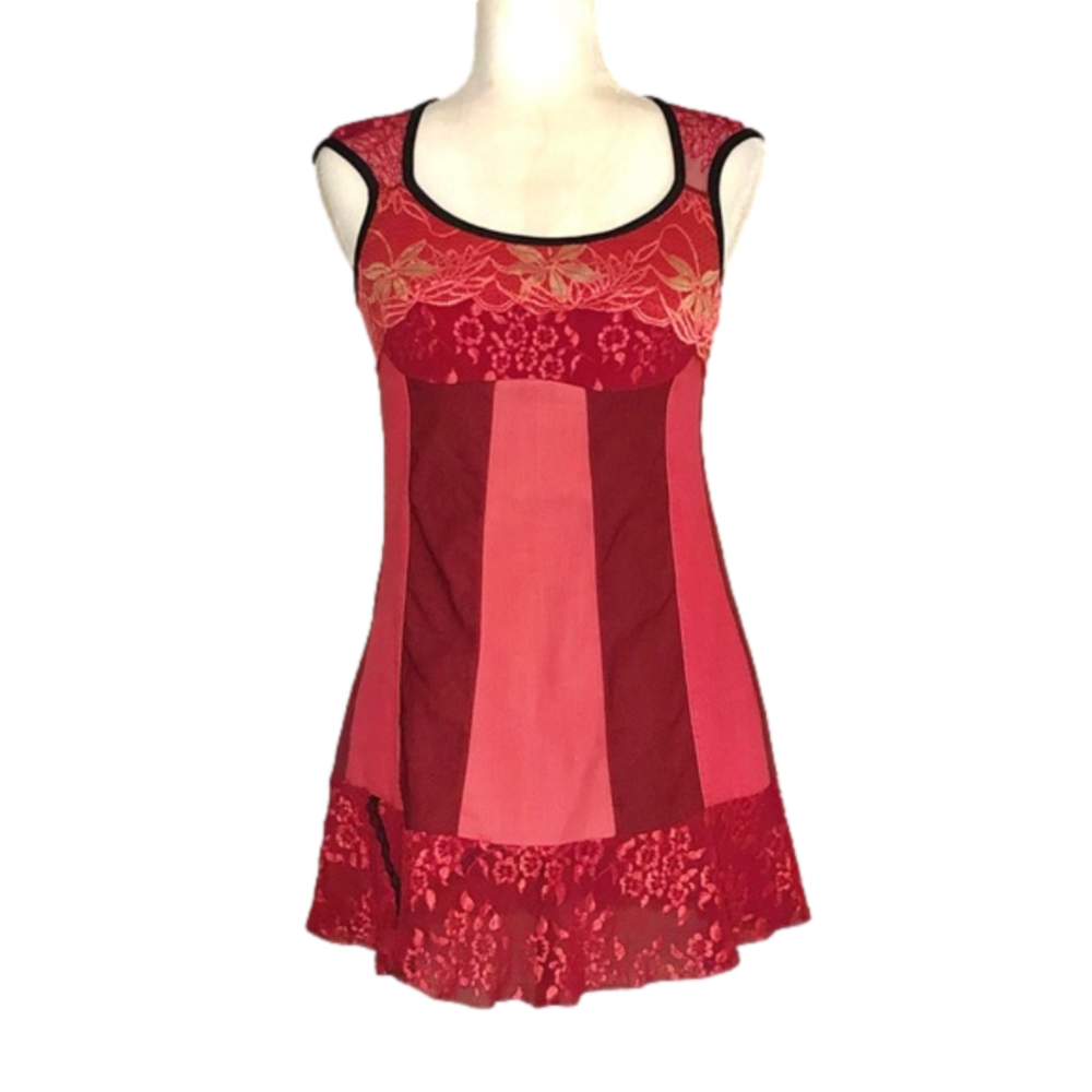 Kollontaï sleeveless red tunic
